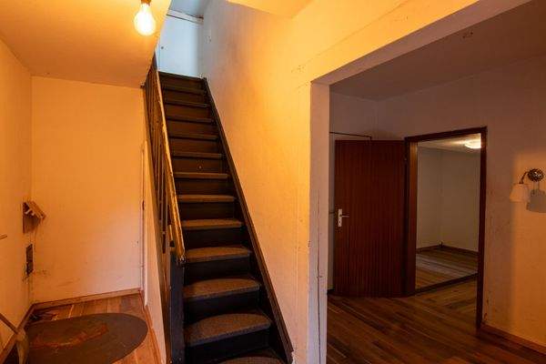 Eingangsbereich und Zugang Keller und Dachgeschoss