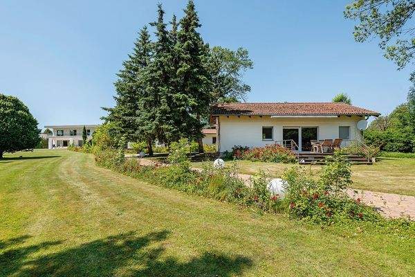 Blick zu den Bungalows.jpg