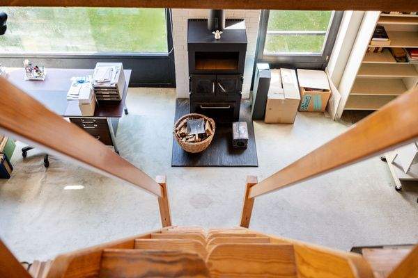 Blick vom Dachgeschoss in das Arbeitszimmer