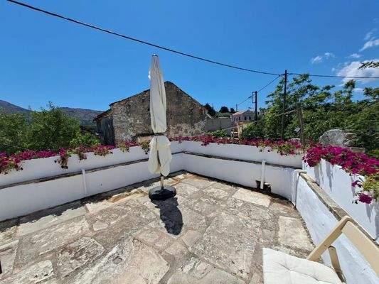 Kreta, Aspro: 3 Villen mit traditionellen Steinelementen und Bergblick zu verkaufen