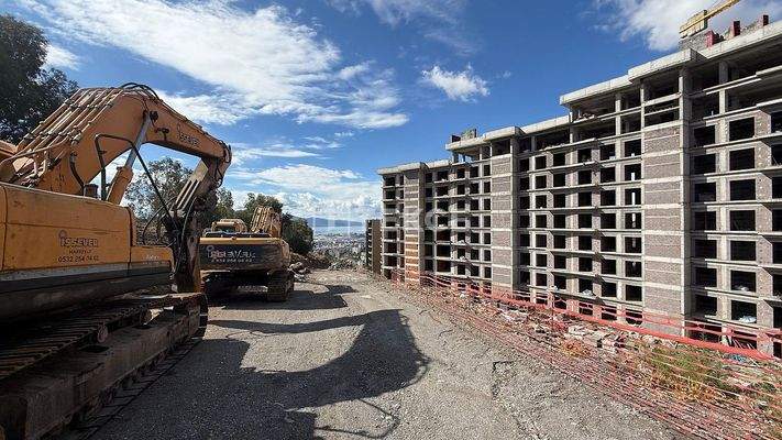 Panoramic Views Apartments in a Complex with a Pool in İzmir