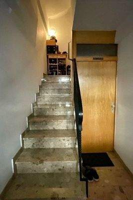 Treppenhaus zur OG/DG-Mietwohnung