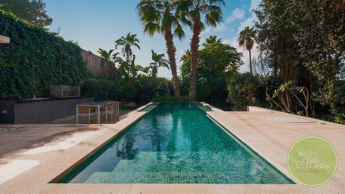 schöne Poollandschaft