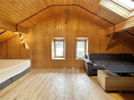 Schlafzimmer im Dachgeschoss (3).jpg