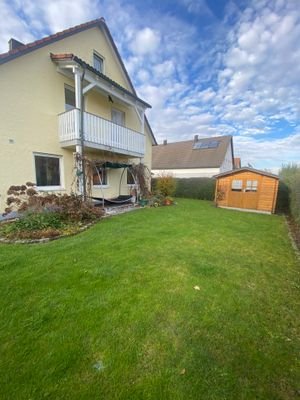 Garten mit Gartenschuppen