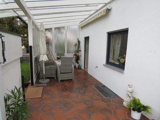 überdachte Südwestterrasse 