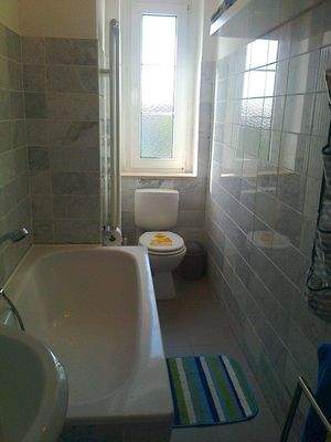 Weimarische Straße 29 WE DG mitte Bad.jpg