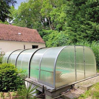 Gewächshaus im Garten