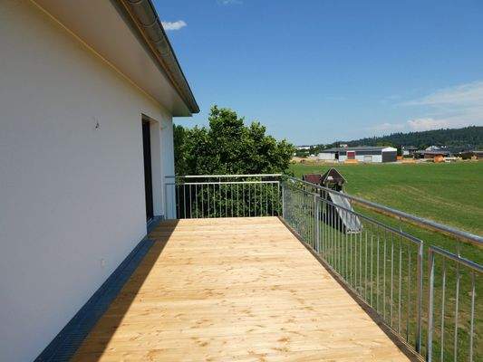 Weitläufiger Sonnenbalkon