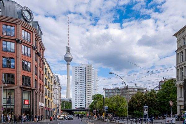 Blick vom Hackeschen Markt auf das Haus