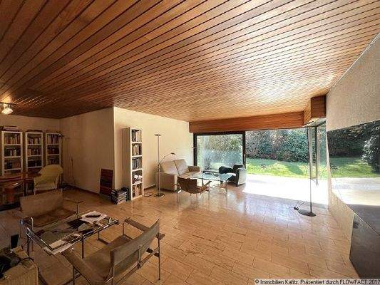 Wohnzimmer mit Ausgang zum Garten