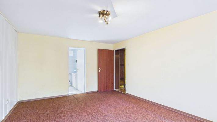 CAM03143G0-PR0189-STILL021