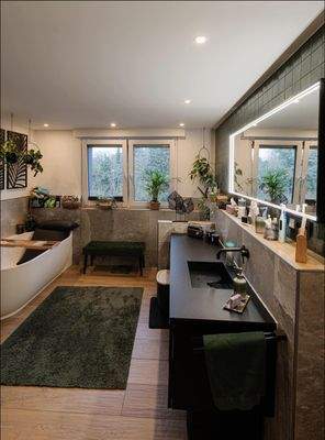 Elegantes Wohlfühlbad mit klaren Linien