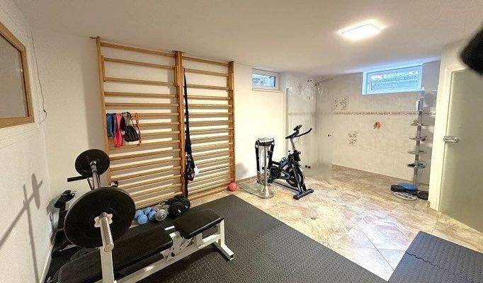 makellos EFH SN Hufenweg - Fitness-Raum im KG.jpg