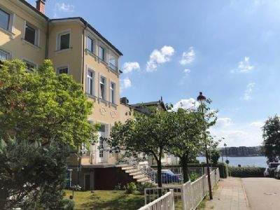Sehr schöne, helle, vollmöblierte 2-Zimmer-Wohnung, Hochparterre, in sanierter Villa am Gehlsdorfer Warnowufer