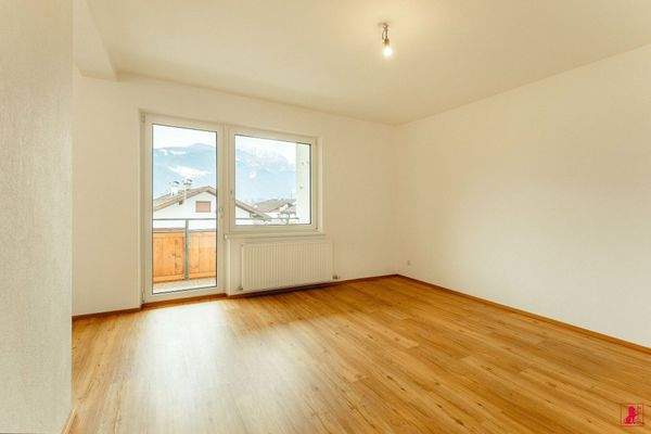 Wohnbereich mit Balkonzugang