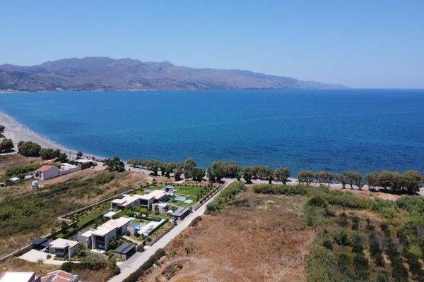 Kreta, Tavronitis: Schönes Grundstück mit Meerblick und hoher Baukapazität zu verkaufen