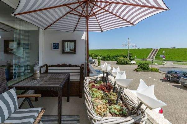Balkon mit Deichblick