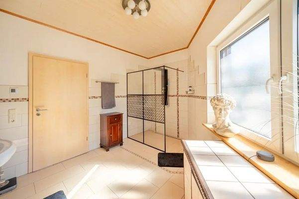 ...bodentiefe Dusche