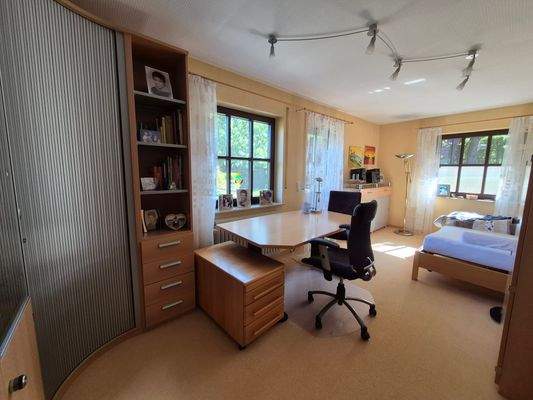 Arbeitszimmer (3).jpg