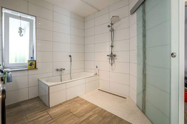 Badezimmer EG