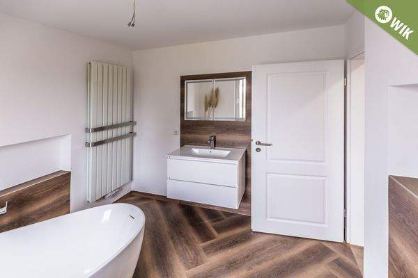 vollmöbliertes Komfortbad...