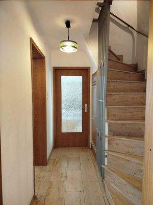 Flur EG Treppe zum OG