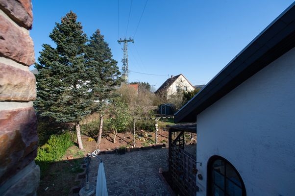 Blick von oben in den Garten 