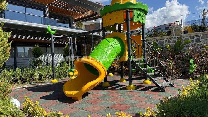 Properties within Walking Distance of Beach in Alanya