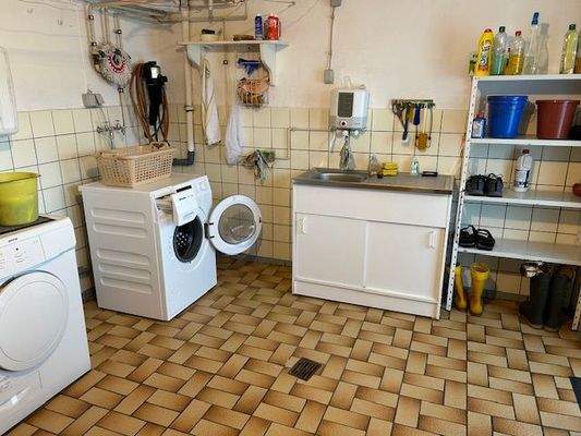 Hauswirtschaft im Untergeschoss