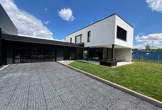 Haus front