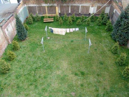 Muskauer Str. 14, begrünter, sicherer Innehof.