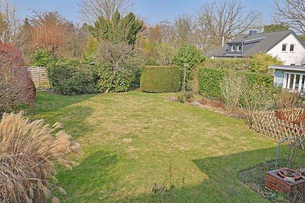 Blick in den wunderschön eingewachsenen und gepflegten Garten