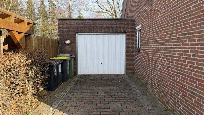 Die massiv gebaute Garage