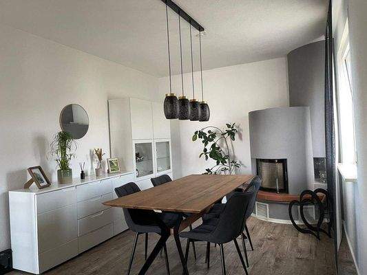 Ess-Wohnbereich mit Kaminofen.jpeg