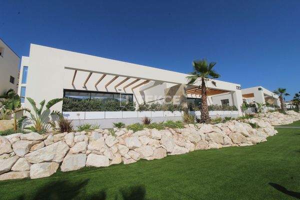 Golf View Apartments Near the Sea and City in Alicante