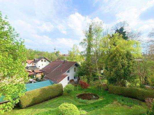 Blick Garten & Kirche