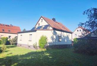 Haus Rückseitenblick vom Garten