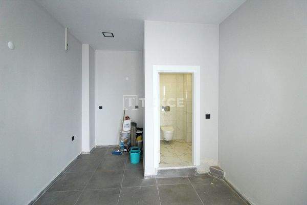 Roadside Shops on Nilüfer Ata Boulevard