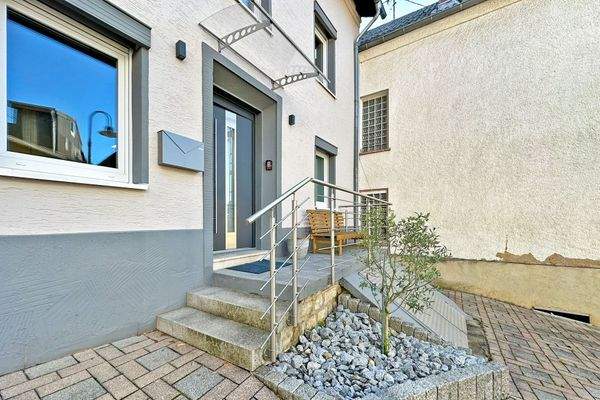 Haupteingang Gebäude