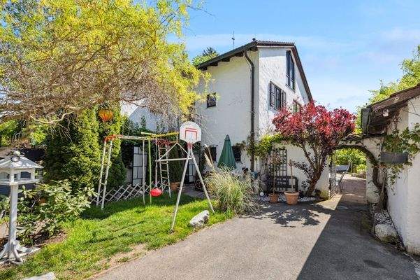 Vorgarten mit Freiplatz