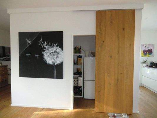 Vorratsraum hinter Schiebetür.JPG