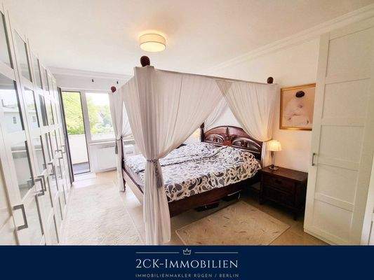 Schlafzimmer I mit Balkon II