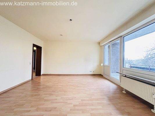 Wohnen/Essen (mit Zugang zur großen Loggia)