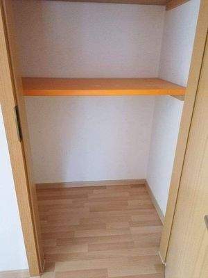 praktischer Abstellraum im Flur