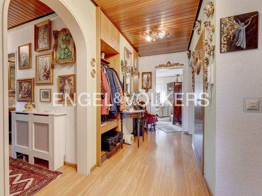 Großzügiger Eingangsbereich.