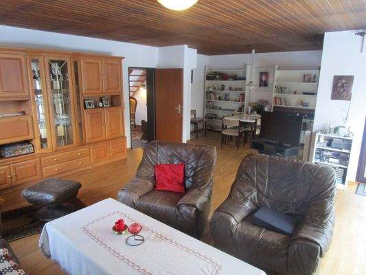 57. Wohnzimmer des Bungalows..JPG