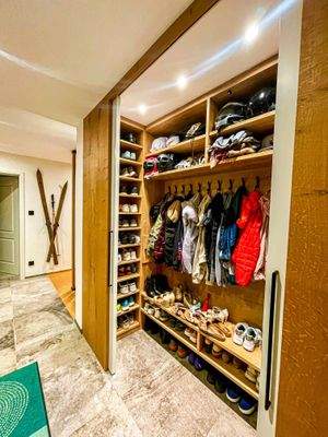 versteckter Schrank mit Beleuchtung