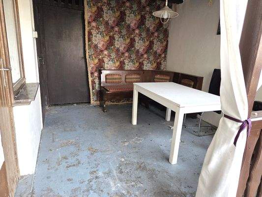 Freisitz neben der Garage.jpg