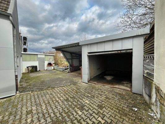 Ansicht Garage und Carport